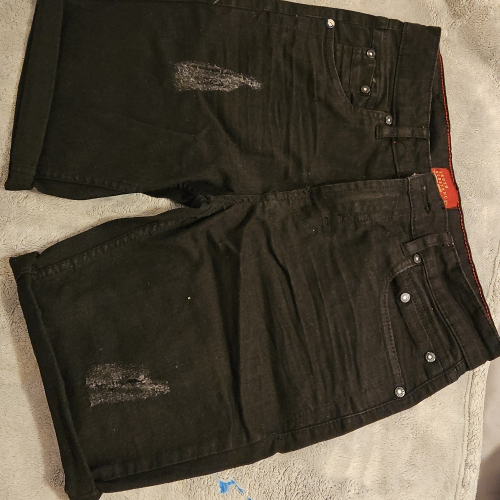 Black Solid Denim Jeans with Red Tag